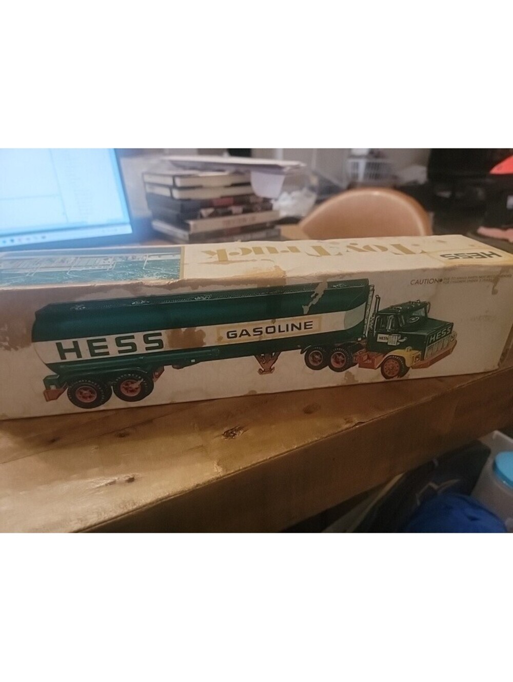 Vintage 1976 Hess toy truck fuel oil gasoline tanker w/ original box untested